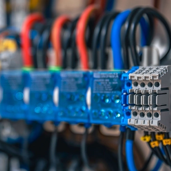 Erősáramú vezetékek